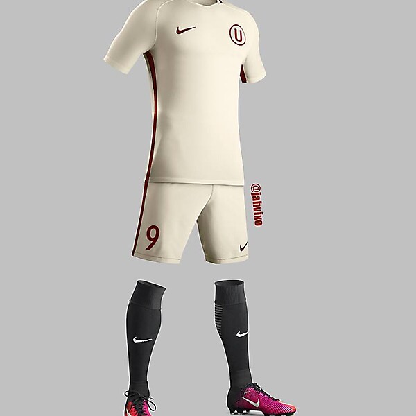 Universitario Nike kit 