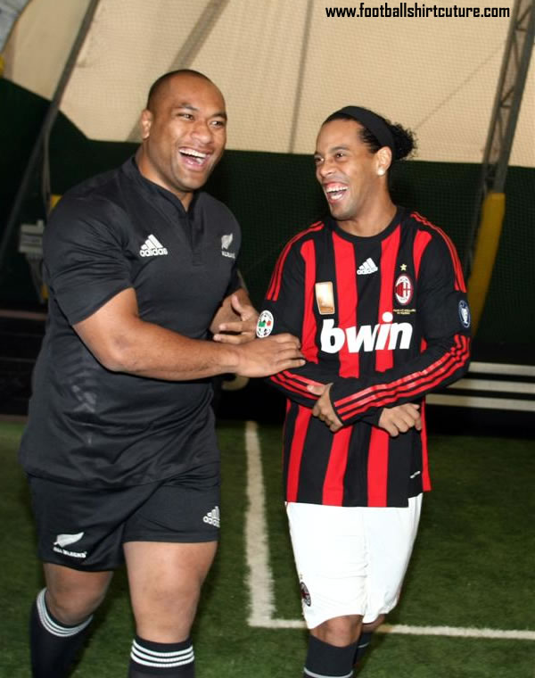 adidas-ac-milan-all-blacks-ronaldinho.jpg